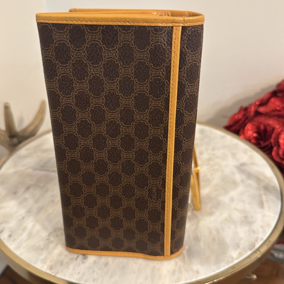 Celine Monogram long Bifold wallet clean interior in good condition beau… - Picture 4 of 16